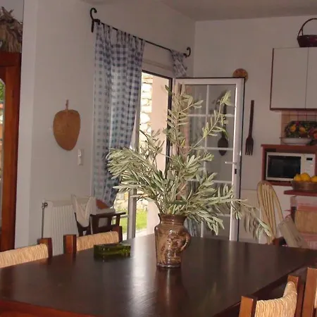 Loukas House Holiday home Palaiontsiflikion