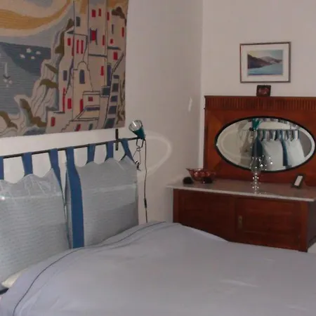 Nyaraló Loukas House *