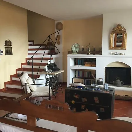 Nyaraló Loukas House *